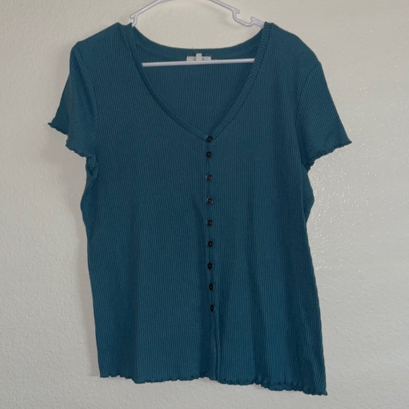 Maurices Tops - 🌻XXL Maurices Ribbed V-neck Blouse💖